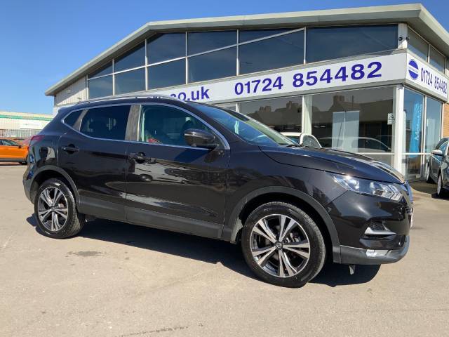 Nissan Qashqai 1.5 dCi N-Connecta 5dr Hatchback Diesel Black