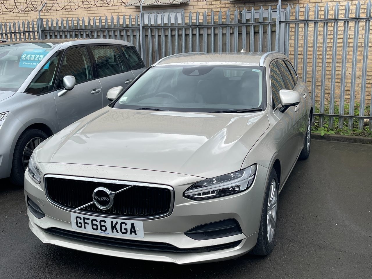 2016 Volvo V90