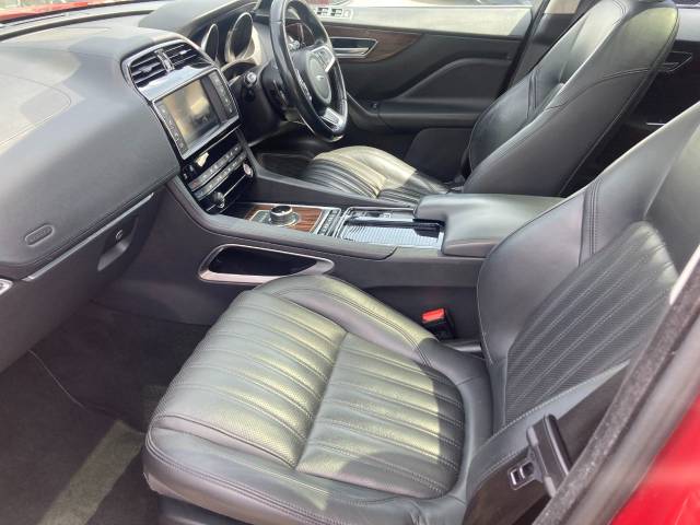 2017 Jaguar F-Pace 2.0d Portfolio 5dr Auto AWD