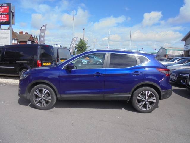 Nissan Qashqai 1.5 dCi N-Connecta 5dr Hatchback Diesel Blue