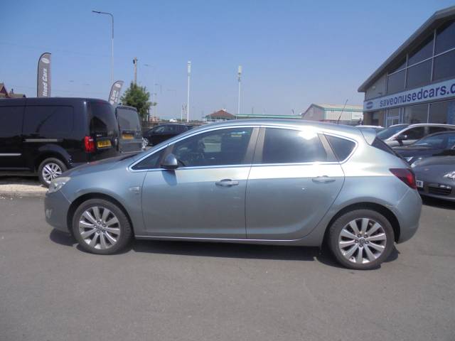 Vauxhall Astra 1.4T 16V SE [140] 5dr Hatchback Petrol Silver