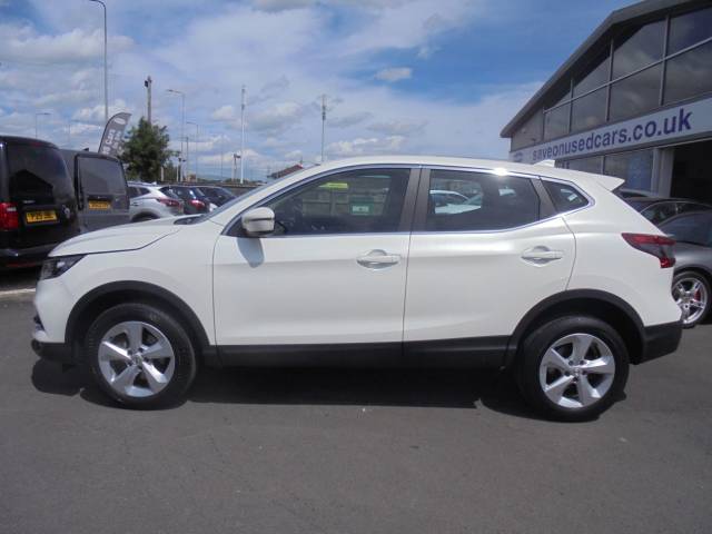 Nissan Qashqai 1.5 dCi 115 Acenta Premium 5dr Hatchback Diesel White