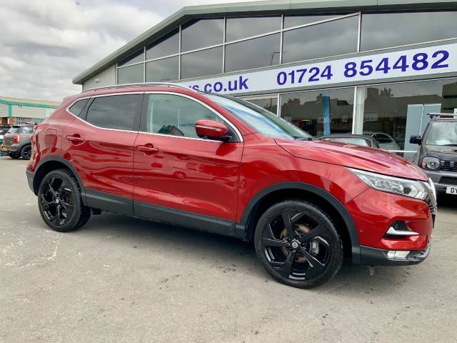 Nissan Qashqai 1.5 dCi Tekna 5dr Hatchback Diesel Red