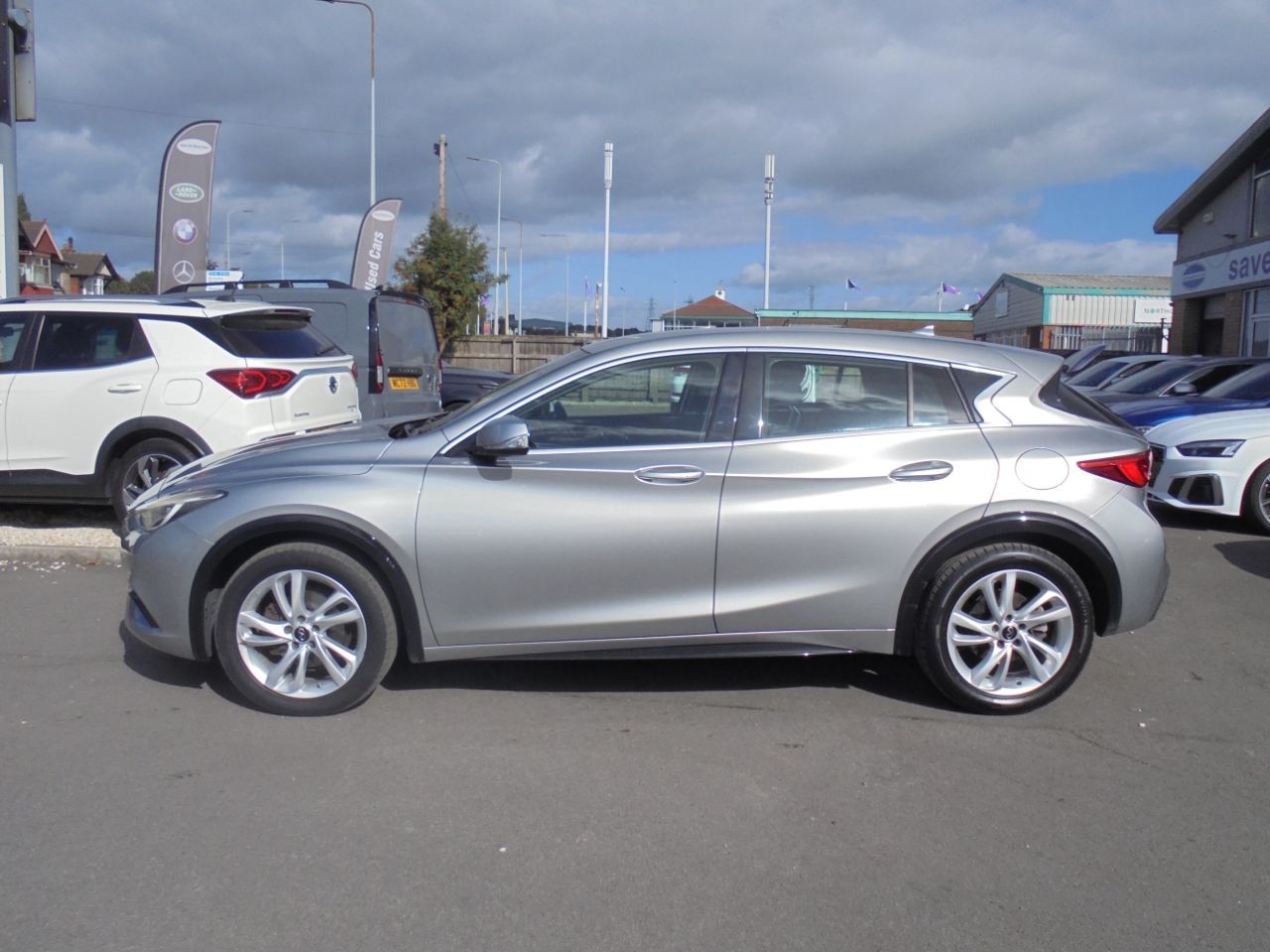 2017 Infiniti Q30