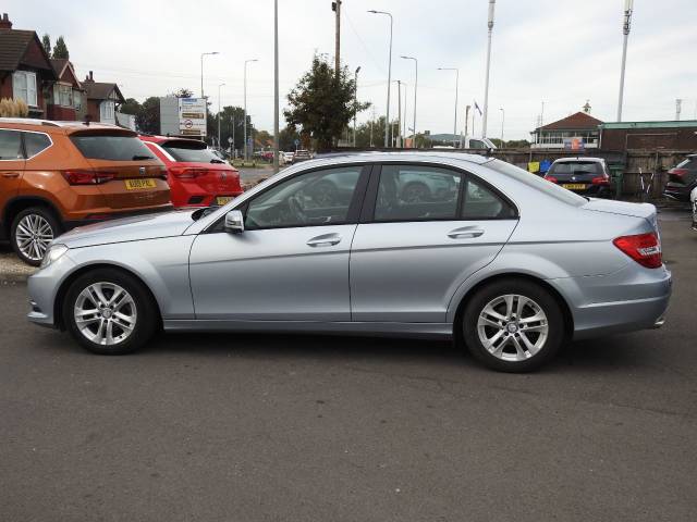 2013 Mercedes-Benz C Class 1.6 C180 BlueEFFICIENCY Executive SE 4dr Auto