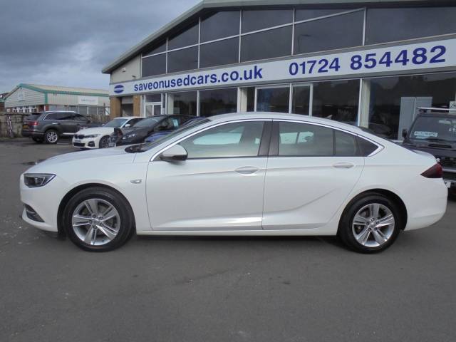 Vauxhall Insignia 1.6 Turbo D ecoTec Tech Line Nav 5dr Hatchback Diesel White